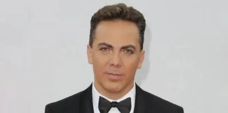 Cristian Castro se gradúa del bachillerato a los 51 años y quiere estudiar diseño industrial