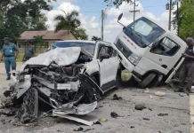 Dos vehículos colisionan en la carretera La Romana–Guaymate