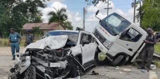 Dos vehículos colisionan en la carretera La Romana–Guaymate