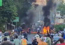 Protestas paralizan el tránsito entre Licey al Medio y Canca La Reina tras muerte de una joven