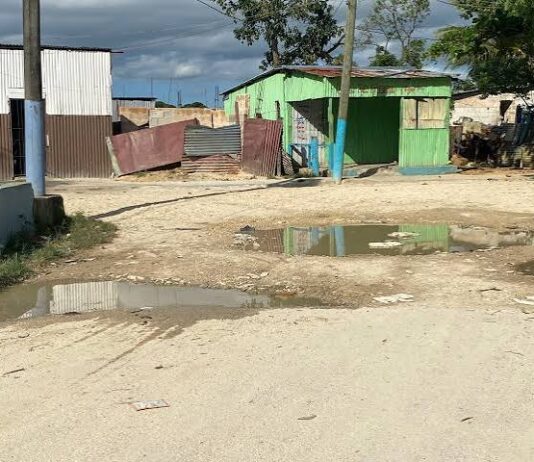 Sector Villa María en Higüey exige obras para resolver el deterioro de sus calles y las fallas del drenaje