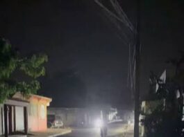 Residentes de la calle Alejandro Coradín del Pedro Justo Carrión en SPM, denuncian tres semanas sin energía eléctrica