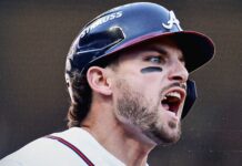 Oportuno HR de Riley voltea la pizarra y Bravos ganan épico juego 1 ante Filis