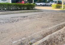 Denuncian CAASD dejó una calle rota en Residencial José Contreras