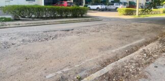 Denuncian CAASD dejó una calle rota en Residencial José Contreras