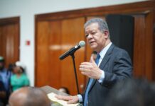 Expresidente Fernández se reúne con empresarios de Puerto Plata