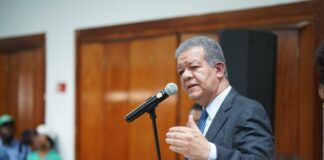 Expresidente Fernández se reúne con empresarios de Puerto Plata