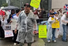 Dominicanos protestan en Nueva York durante acto presidido Luis Abinader