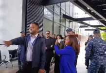 Julián Oro Duro llega a audiencia de coerción contra imputados por muerte de su esposa