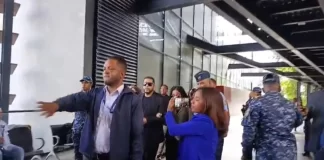 Julián Oro Duro llega a audiencia de coerción contra imputados por muerte de su esposa