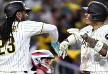Machado y Tatis Jr. jonronean y los Padres aplastan 8-0 a los Cachorros en el comodín
