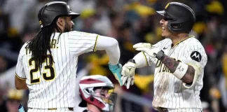 Machado y Tatis Jr. jonronean y los Padres aplastan 8-0 a los Cachorros en el comodín