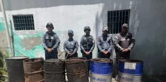 PN desmantela fábrica clandestina de ron adulterado en Cabral Barahona