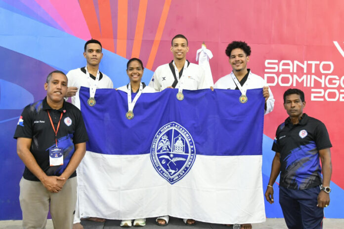 Equipo de poomsae de la Universidad Autónoma de Santo Domingo