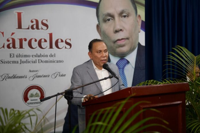 Radhame jimenez publica libro (1)