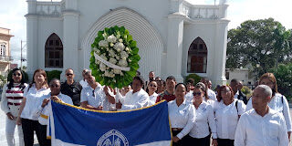 UASD recinto SPM, deposita ofrenda floral con motivo de su 488 aniversario