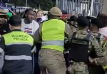 Caos en el Olímpico multitud de haitiano derriba puerta durante ingreso al partido RD-Haití