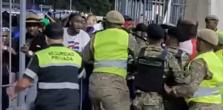Caos en el Olímpico multitud de haitiano derriba puerta durante ingreso al partido RD-Haití
