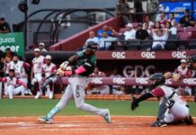Estrellas suben al primer lugar tras barrer a los Gigantes 12-6