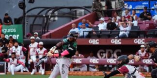 Estrellas suben al primer lugar tras barrer a los Gigantes 12-6