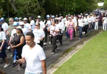 SNS realiza caminata por la salud mental