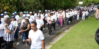 SNS realiza caminata por la salud mental